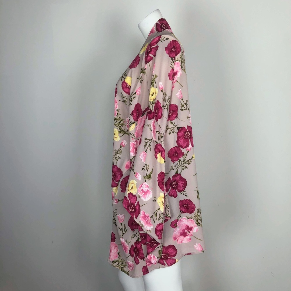 Bottlette Boutique Floral Pink Kimono Wrap Shrug - Picture 3 of 6